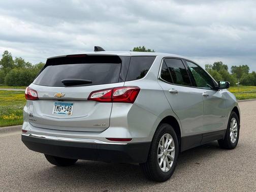 Silver Ice Metallic 2020 Chevrolet Equinox 1LT