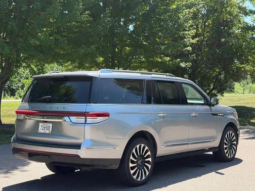 Silver Radiance Metallic Clearcoat 2022 Lincoln Navigator Black Label