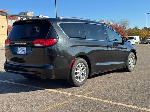 2022 Chrysler Voyager LX
