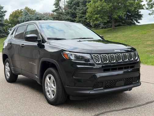 Diamond Black Crystal Pearlcoat 2022 Jeep Compass Sport