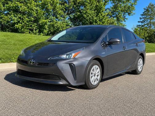 Pewter 2019 Toyota Prius XLE
