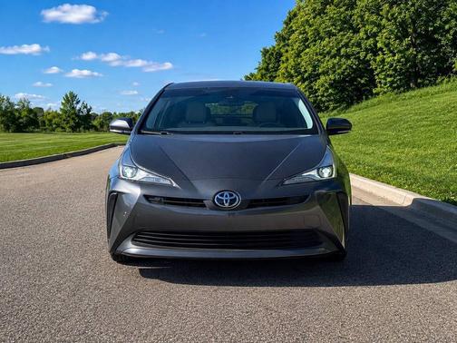 Pewter 2019 Toyota Prius XLE