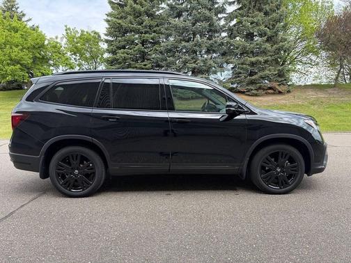 Crystal Black Pearl 2022 Honda Pilot AWD Black Edition