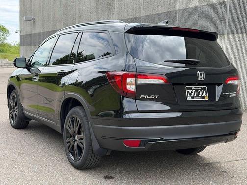 Crystal Black Pearl 2022 Honda Pilot AWD Black Edition