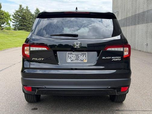 Crystal Black Pearl 2022 Honda Pilot AWD Black Edition