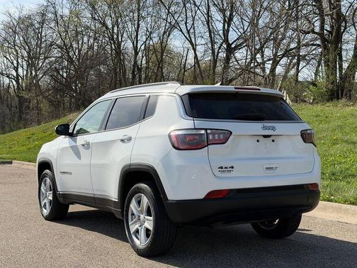 Bright White Clearcoat 2022 Jeep Compass Latitude