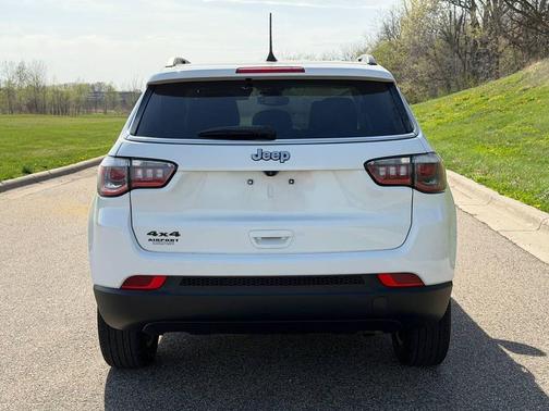 Bright White Clearcoat 2022 Jeep Compass Latitude