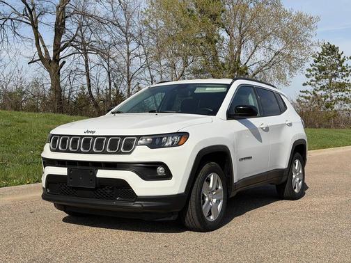 Bright White Clearcoat 2022 Jeep Compass Latitude