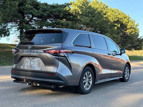 Predawn Gray Mica 2021 Toyota Sienna XLE 8 Passenger