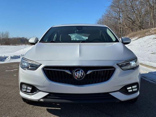2019 Buick Regal Sportback FWD Essence
