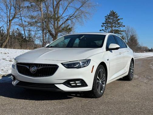 2019 Buick Regal Sportback FWD Essence