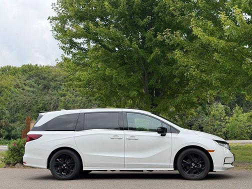 Platinum White Pearl 2023 Honda Odyssey Sport
