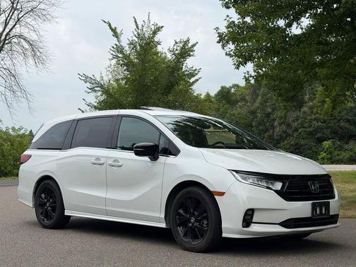 Platinum White Pearl 2023 Honda Odyssey Sport