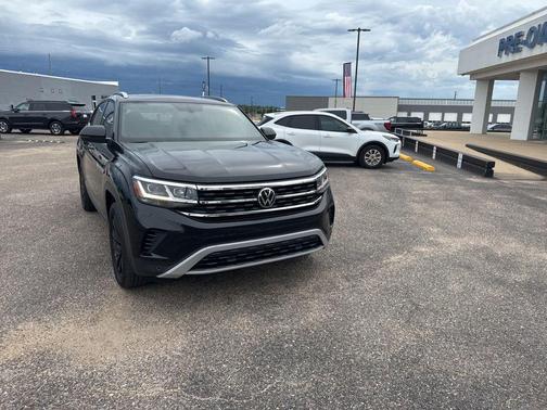 Deep Black Pearl 2022 Volkswagen Atlas Cross Sport 3.6L V6 SE w/Technology