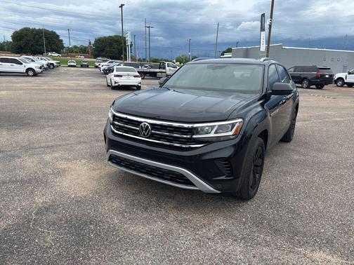 Deep Black Pearl 2022 Volkswagen Atlas Cross Sport 3.6L V6 SE w/Technology