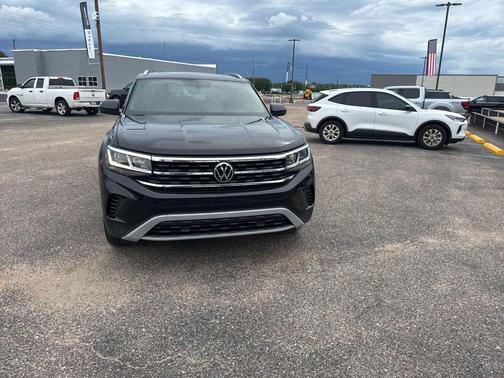 Deep Black Pearl 2022 Volkswagen Atlas Cross Sport 3.6L V6 SE w/Technology
