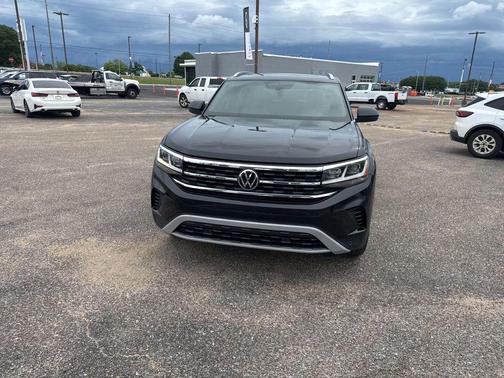 Deep Black Pearl 2022 Volkswagen Atlas Cross Sport 3.6L V6 SE w/Technology