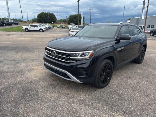 Deep Black Pearl 2022 Volkswagen Atlas Cross Sport 3.6L V6 SE w/Technology