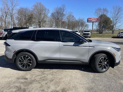 Gray Matter Metallic Clearcoat 2026 Lincoln Nautilus Premiere