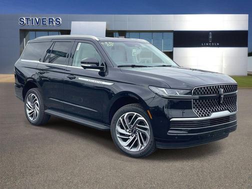 Infinite Black Metallic Clearcoat 2026 Lincoln Navigator Premiere