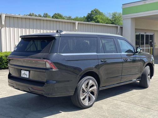 Infinite Black Metallic Clearcoat 2026 Lincoln Navigator Black Label