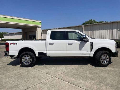 Star White Metallic Tri-Coat 2025 Ford F-350 Lariat