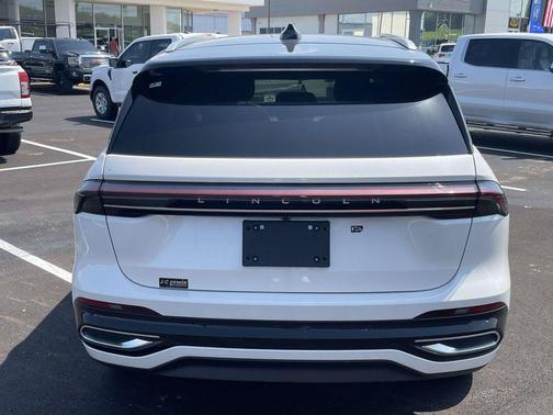 White Platinum Metallic Tri-Coat 2026 Lincoln Nautilus Reserve