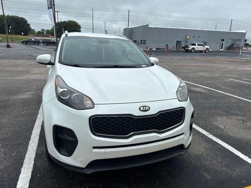 Clear White 2019 Kia Sportage LX