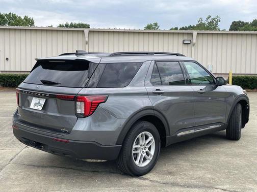 Carbonized Gray Metallic 2025 Ford Explorer Active