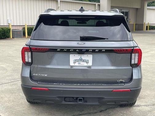 Carbonized Gray Metallic 2025 Ford Explorer Active