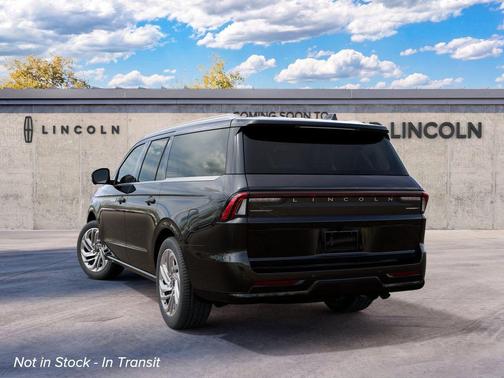 Infinite Black Metallic Clearcoat 2027 Lincoln Navigator Reserve