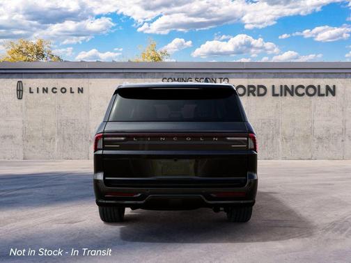Infinite Black Metallic Clearcoat 2027 Lincoln Navigator Reserve