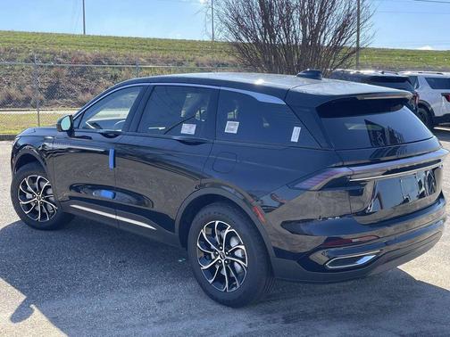 Infinite Black Metallic Clearcoat 2026 Lincoln Nautilus Premiere