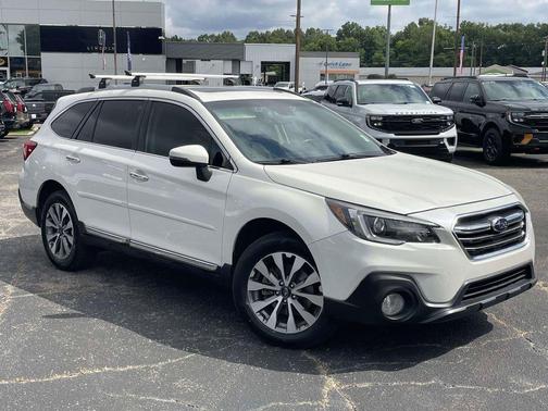 Crystal White Pearl 2019 Subaru Outback 3.6R Touring