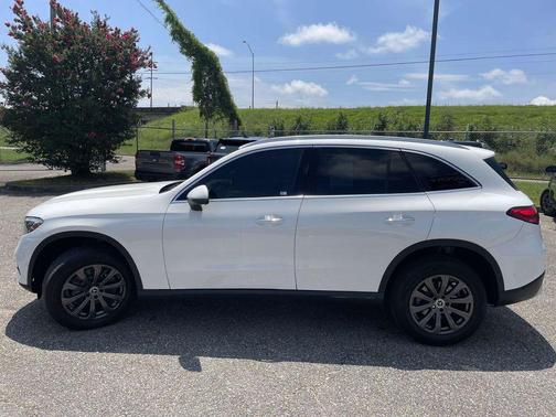 White 2024 Mercedes-Benz GLC 300 4MATIC