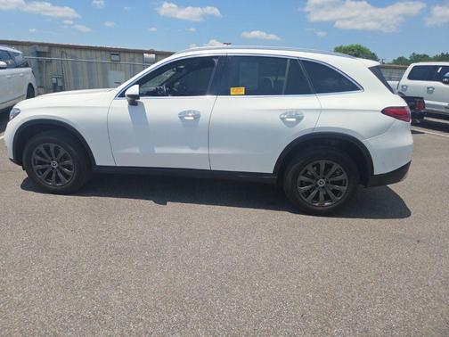 White 2024 Mercedes-Benz GLC 300 4MATIC
