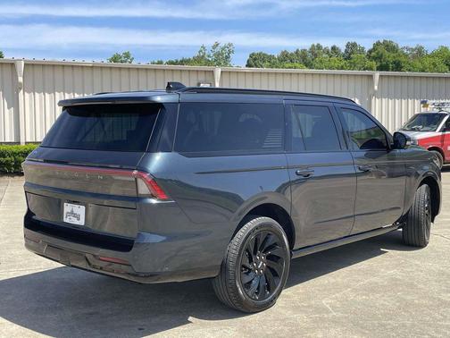 Flight Blue Metallic Clearcoat 2025 Lincoln Navigator Reserve