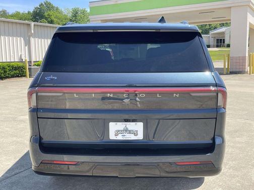 Flight Blue Metallic Clearcoat 2025 Lincoln Navigator Reserve