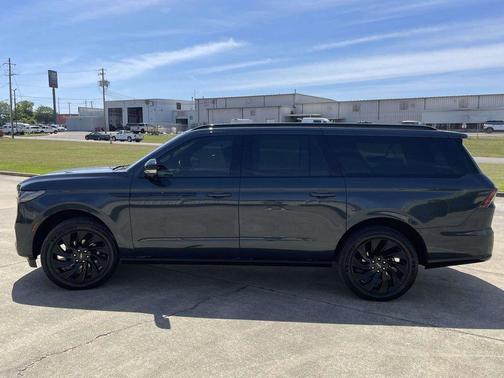 Flight Blue Metallic Clearcoat 2025 Lincoln Navigator Reserve
