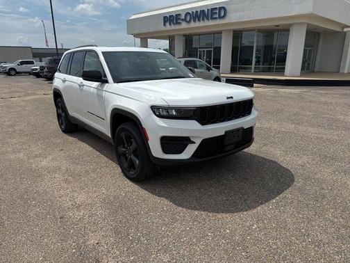 Bright White Clearcoat 2023 Jeep Grand Cherokee Altitude