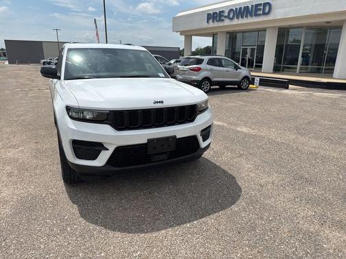 Bright White Clearcoat 2023 Jeep Grand Cherokee Altitude