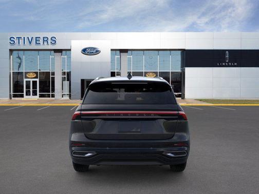 Infinite Black Metallic Clearcoat 2026 Lincoln Nautilus Reserve