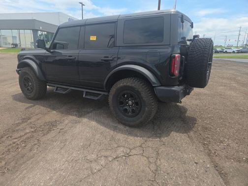 Shadow Black 2024 Ford Bronco Wildtrak