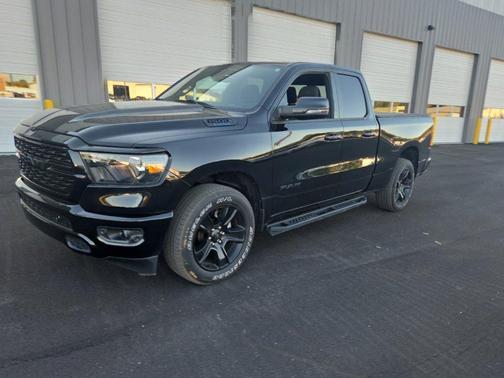 Diamond Black Crystal Pearlcoat 2024 RAM 1500 Big Horn/Lone Star