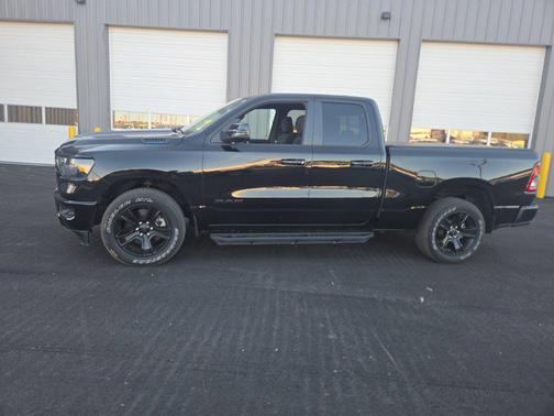 Diamond Black Crystal Pearlcoat 2024 RAM 1500 Big Horn/Lone Star