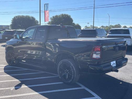 Diamond Black Crystal Pearlcoat 2024 RAM 1500 Big Horn/Lone Star