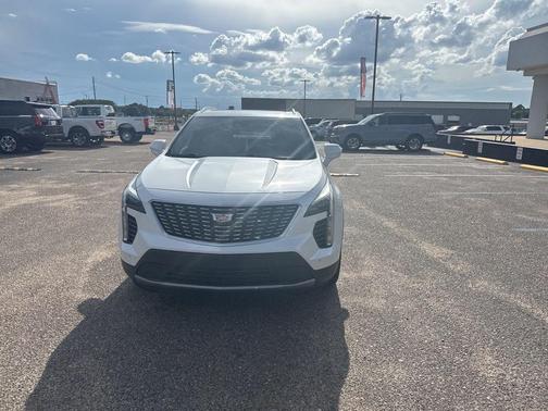 Crystal White Tricoat 2019 Cadillac XT4 Premium Luxury