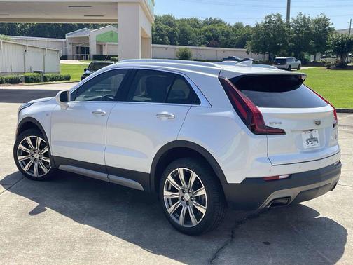 Crystal White Tricoat 2019 Cadillac XT4 Premium Luxury