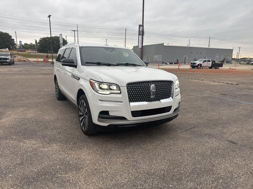Pristine White Metallic Tri-Coat 2024 Lincoln Navigator Reserve