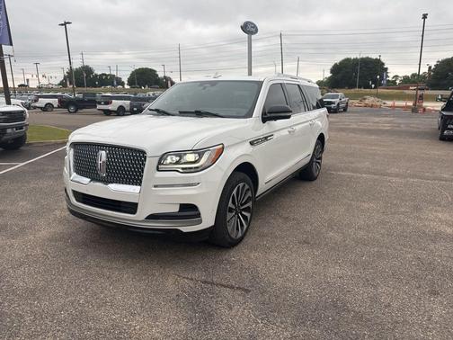 Pristine White Metallic Tri-Coat 2024 Lincoln Navigator Reserve